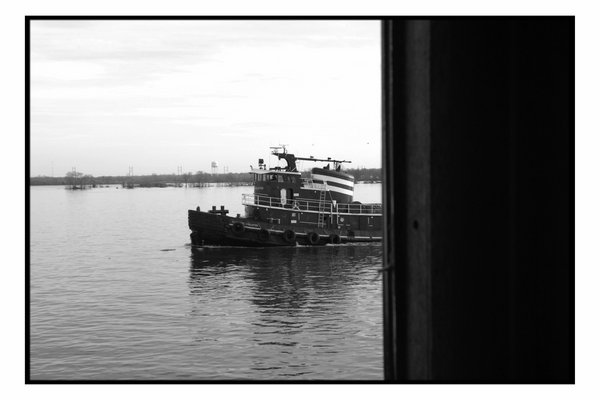 053-tug_window.jpg