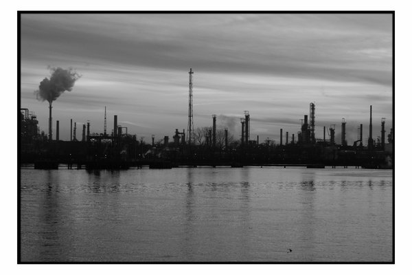 054-refinery_mood.jpg